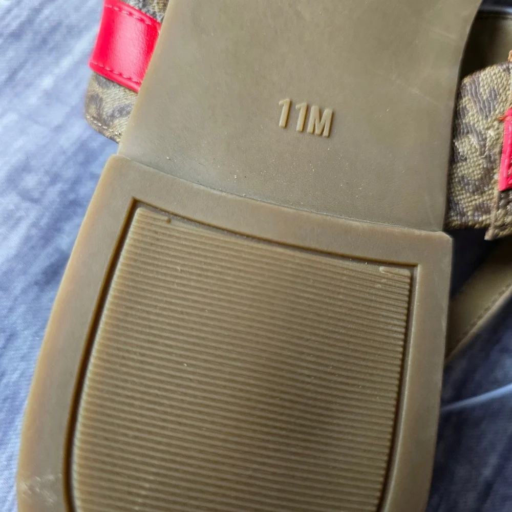 GBG‎ Los Angeles Women's Gold Tan Monogram Red Accent Thong Sandals Size 11M
